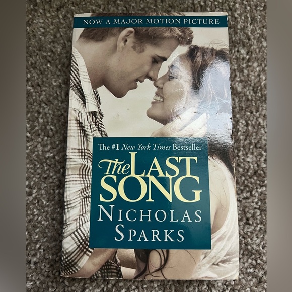 Lot of 4- Nicholas Sparks- Paperback Editions - Picture 7 of 9